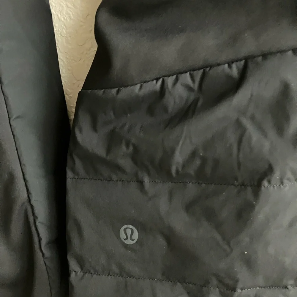 Lululemon Down For It All Jacket (Size 6) NWT - Picture 9 of 16